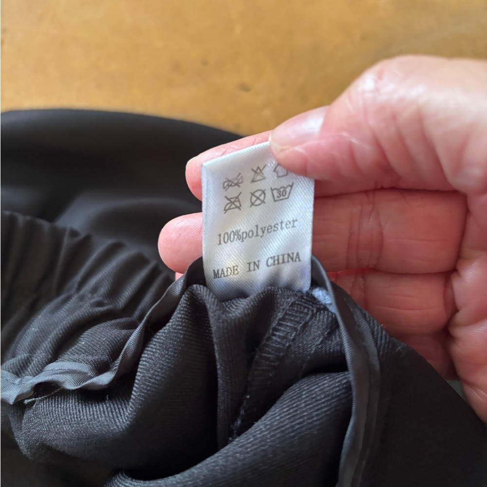 3/$20 Elegant Black High Rise Wide Leg Cropped Pants - Picture 4 of 4